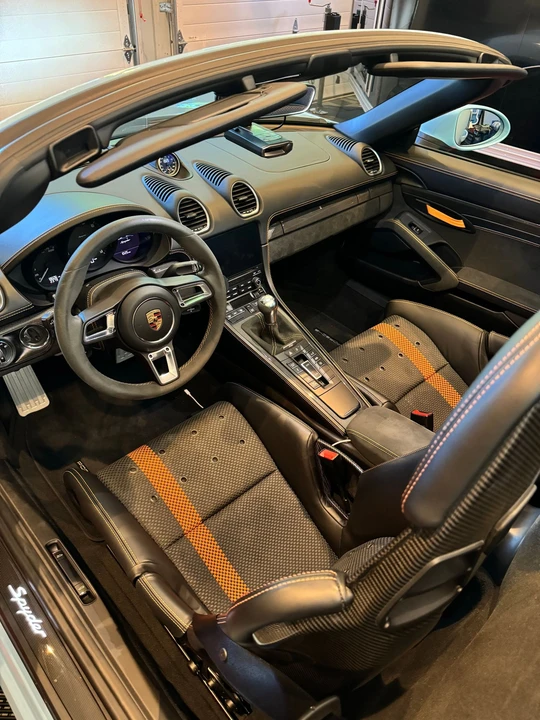 Parts & Memorabilia Seats & Interior - Image 5 of 11