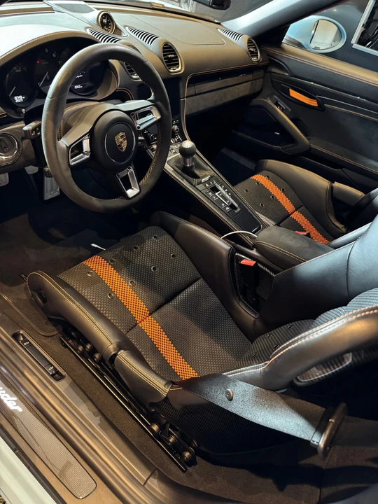 Parts & Memorabilia Seats & Interior - Image 2 of 11