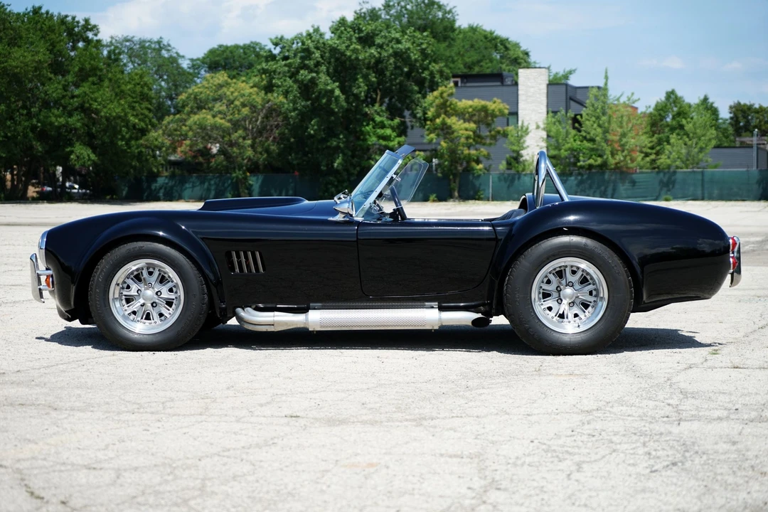 Shelby Cobra Replica - Image 9 of 31