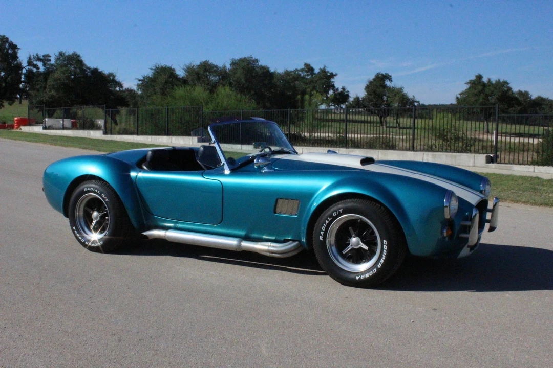Shelby Cobra Replica - Image 9 of 31