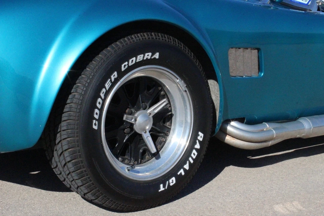 Shelby Cobra Replica - Image 15 of 31