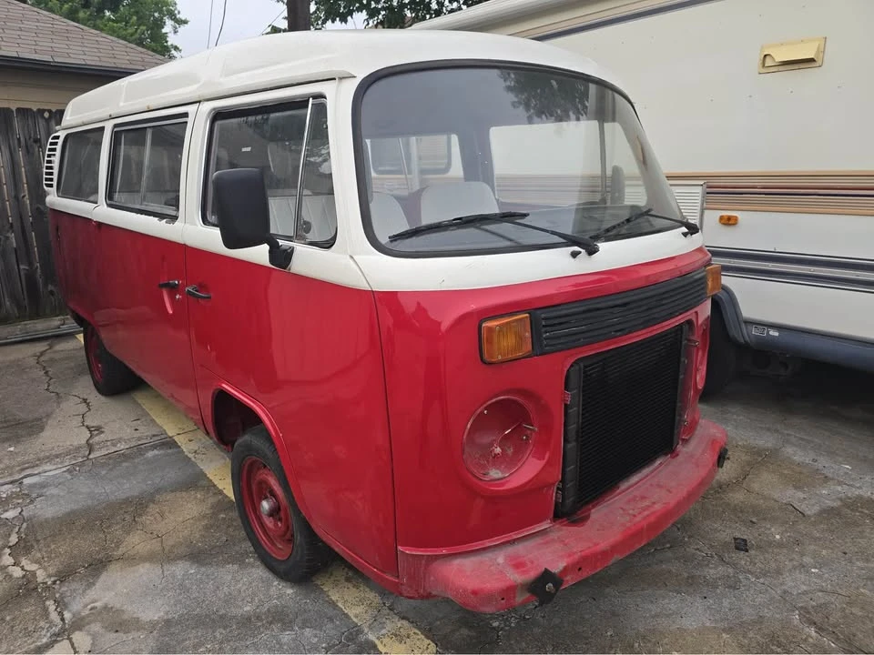Volkswagen Type 2 - Image 2 of 6