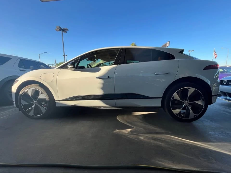 2022 Jaguar I-Pace - Image 5 of 10