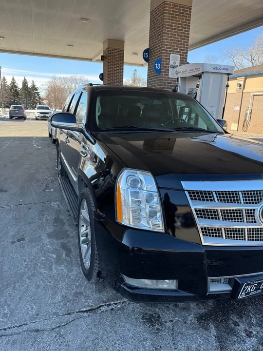 2011 Cadillac Escalade & EXT 3rd Gen - Image 5 of 7