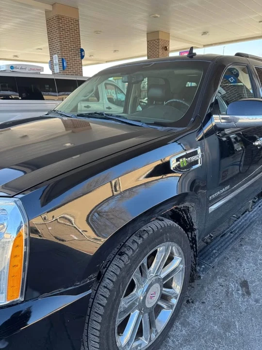 2011 Cadillac Escalade & EXT 3rd Gen - Image 4 of 7