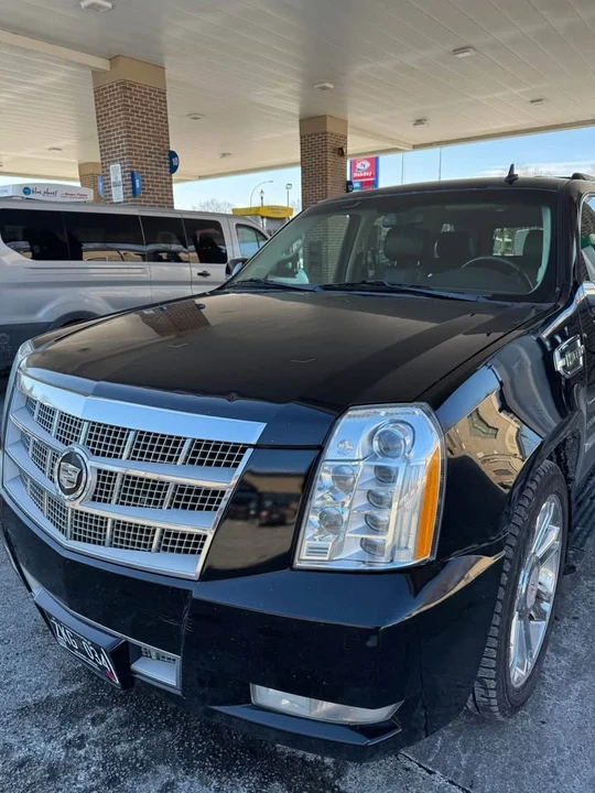 2011 Cadillac Escalade & EXT 3rd Gen - Image 3 of 7