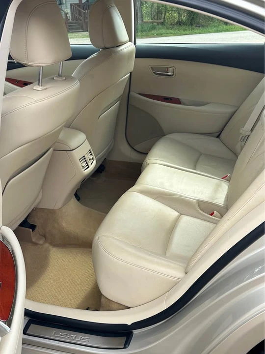 2010 Lexus ES 5th Gen - Image 5 of 9