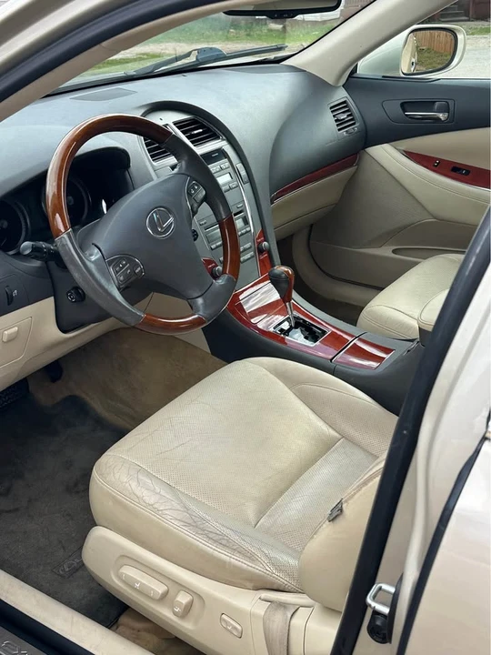 2010 Lexus ES 5th Gen - Image 2 of 9