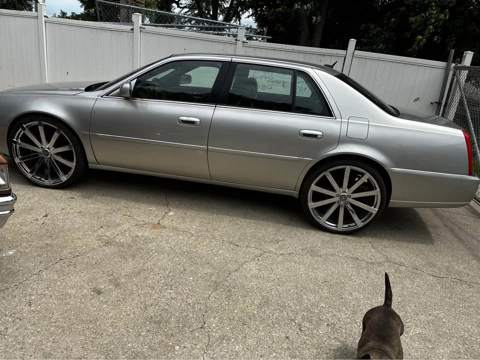 2008 Cadillac DTS - Image 2 of 3