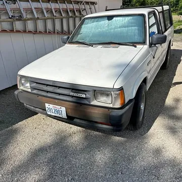 Clean 1991 Mazda B2200 - Garage Kept - Solid Body (Needs Belt) - Topper