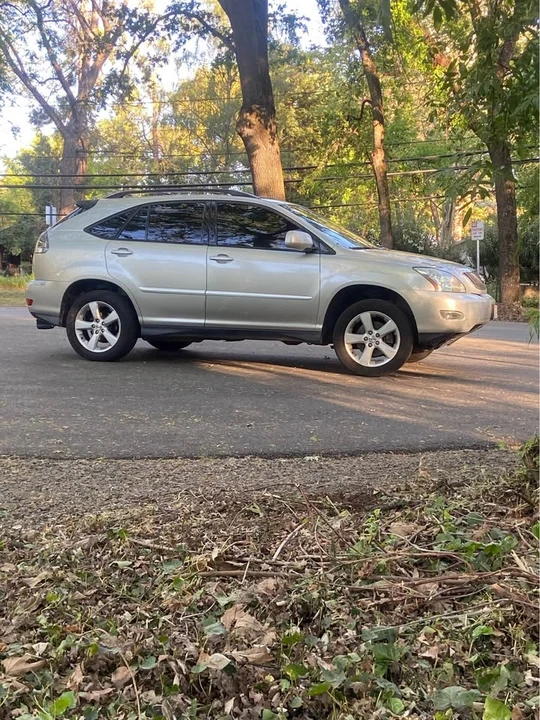 2004 Lexus RX 2nd Gen - Image 4 of 8