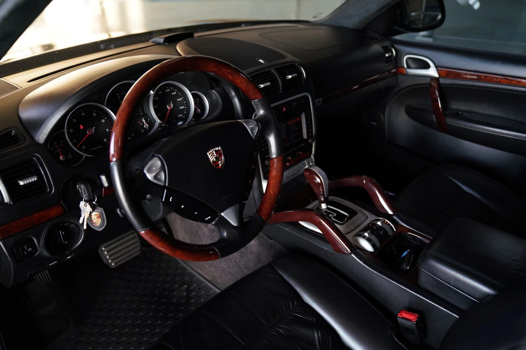 2006 Porsche 955/957 Cayenne Turbo - Image 2 of 13