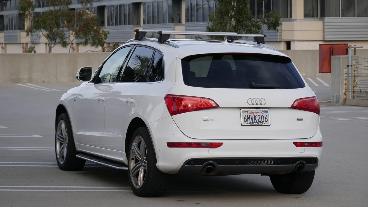 2010 Audi 8R Q5 - Image 2 of 13