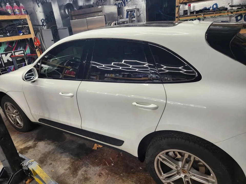 2016 Porsche Macan - Image 3 of 4