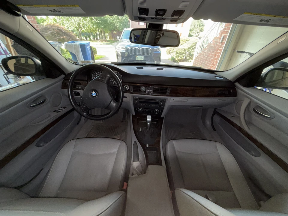 2011 BMW E90 3 Series Sedan - Image 5 of 6