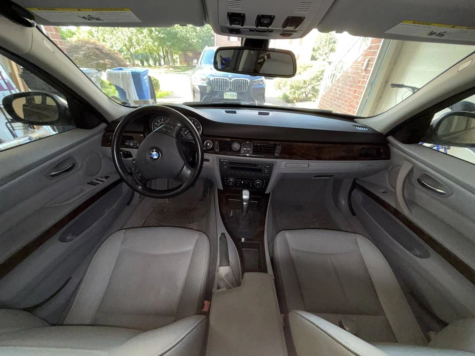 2011 BMW E90 3 Series Sedan - Image 11 of 12