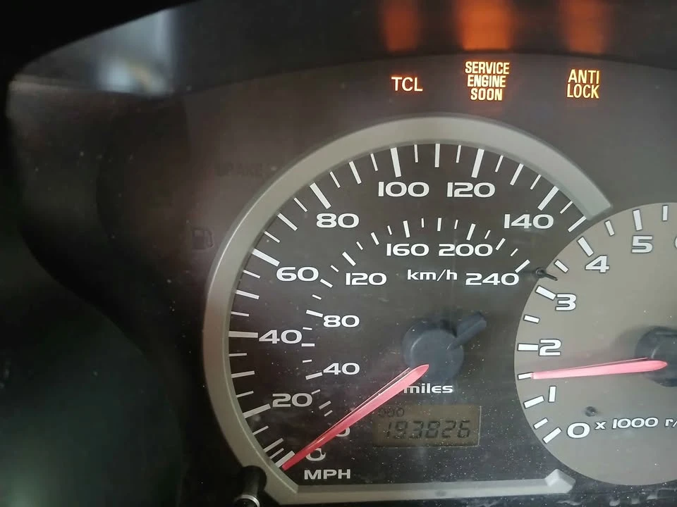 2004 Mitsubishi Eclipse 3rd Gen - Image 10 of 10
