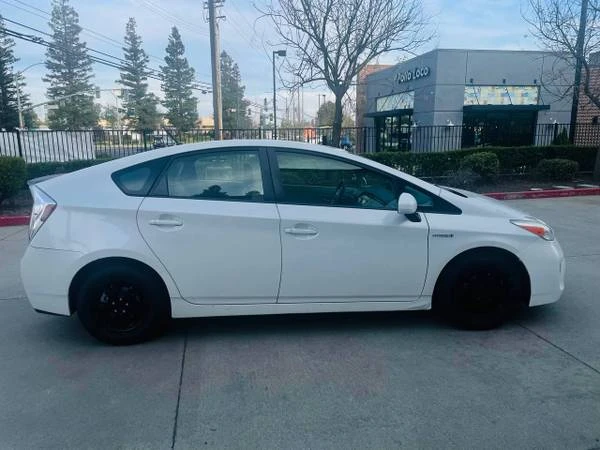Toyota Prius - Image 4 of 8