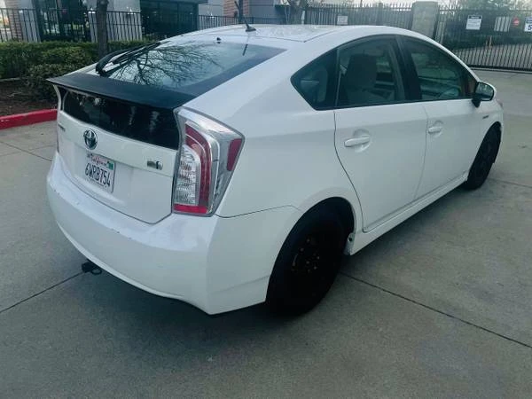 Toyota Prius - Image 3 of 8