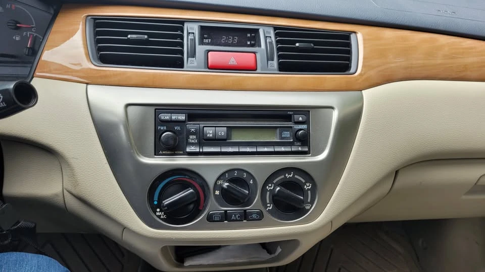 2004 Mitsubishi Lancer 7th Gen - Image 3 of 9