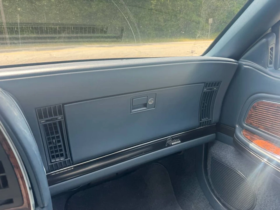 1992 Buick Riviera 4th-7th Gen - Image 14 of 24