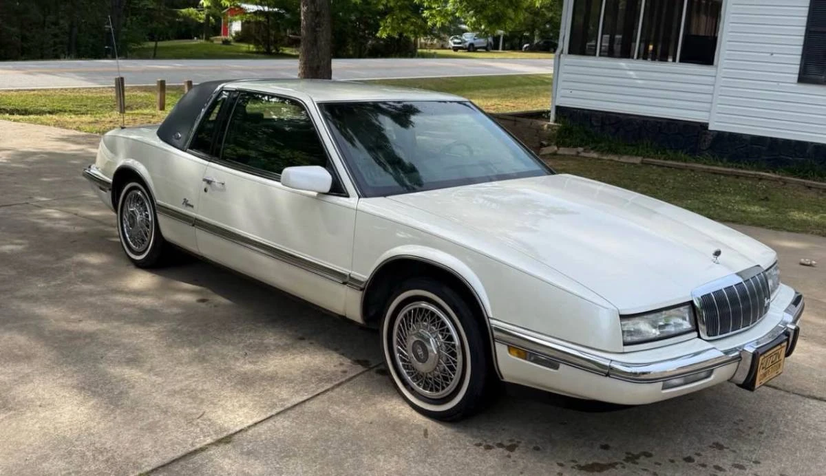 1992 Buick Riviera 4th-7th Gen - Image 2 of 24