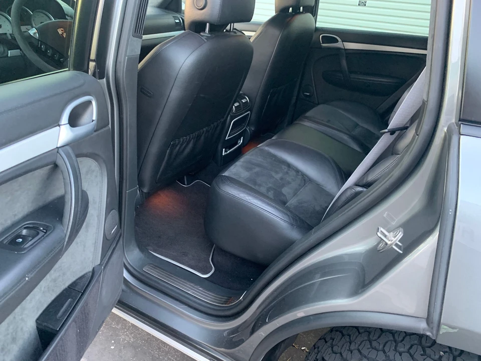 2010 Porsche 955/957 Cayenne S - Image 2 of 10