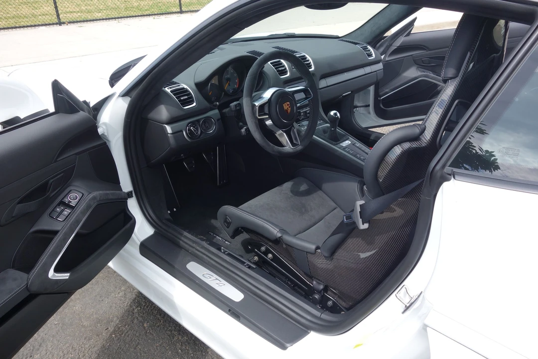 2016 Porsche 981 Cayman GT4 - Image 2 of 2