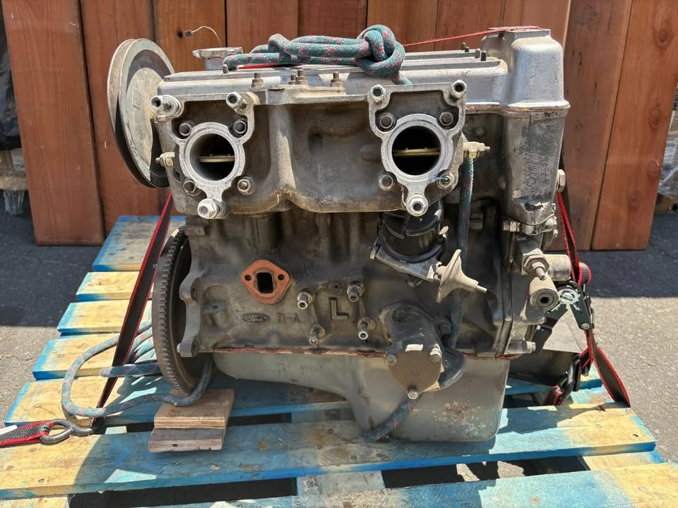 Parts & Memorabilia Engines - Image 2 of 10