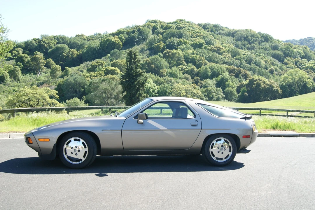 1983 Porsche 928 S - Image 10 of 16