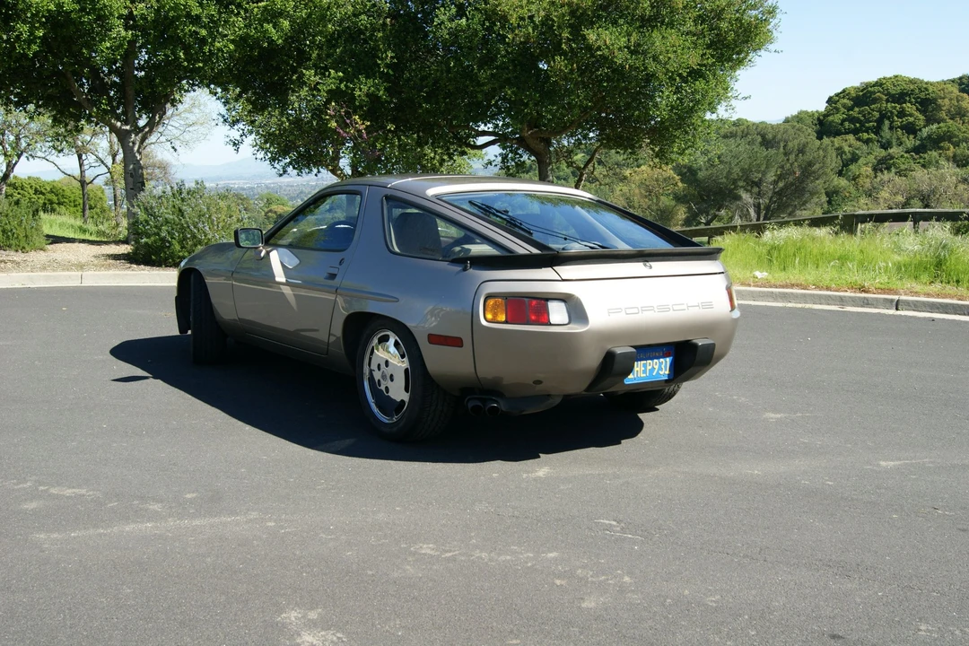 1983 Porsche 928 S - Image 3 of 16