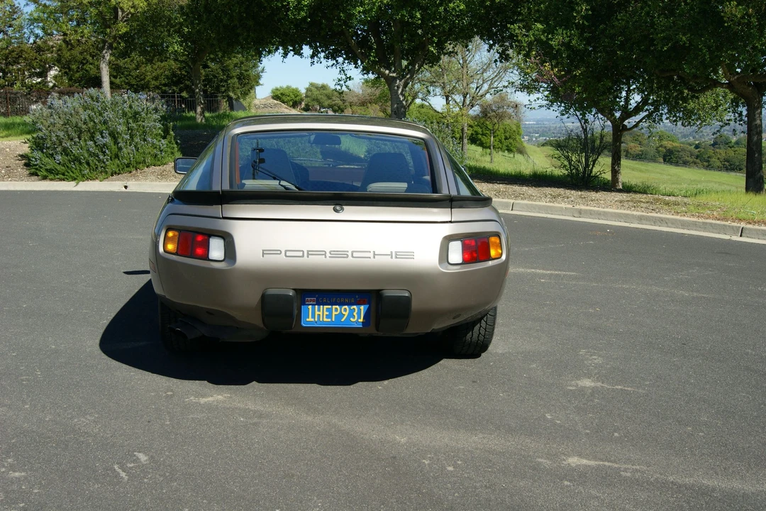 1983 Porsche 928 S - Image 4 of 16