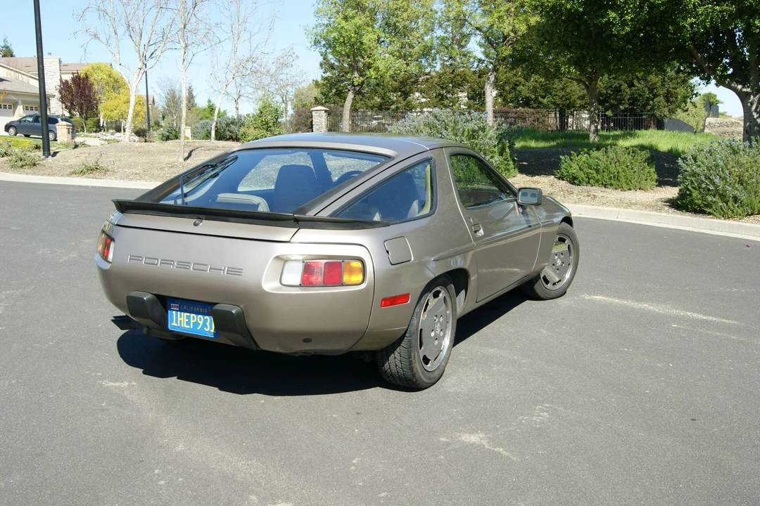 1983 Porsche 928 S - Image 5 of 16