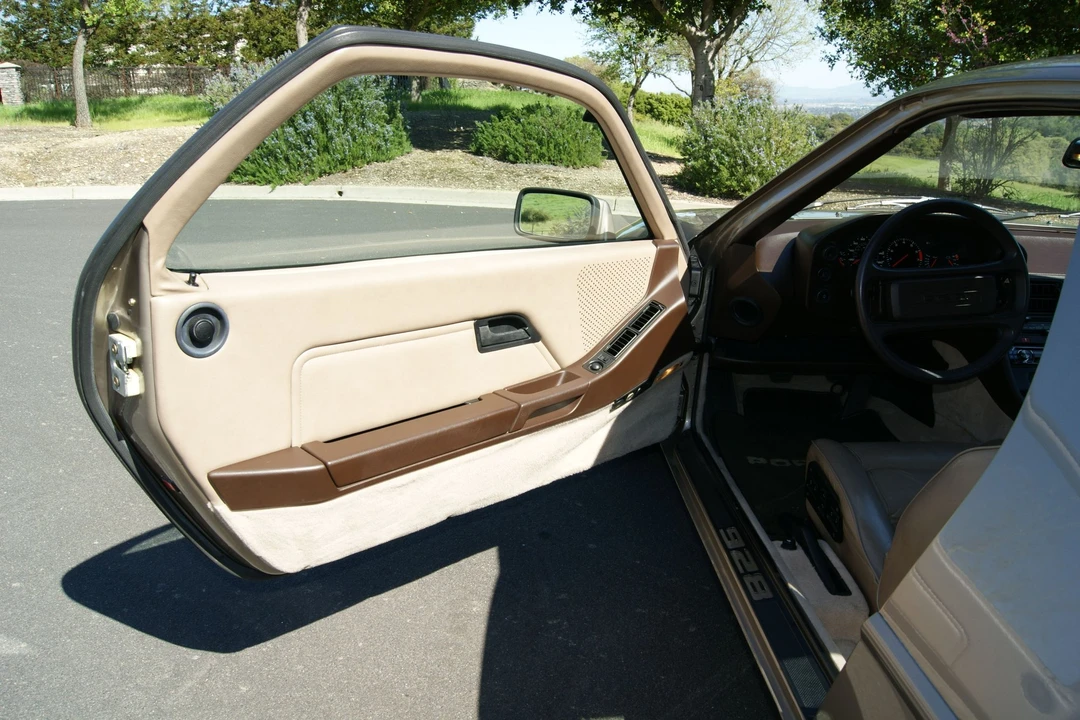 1983 Porsche 928 S - Image 8 of 16