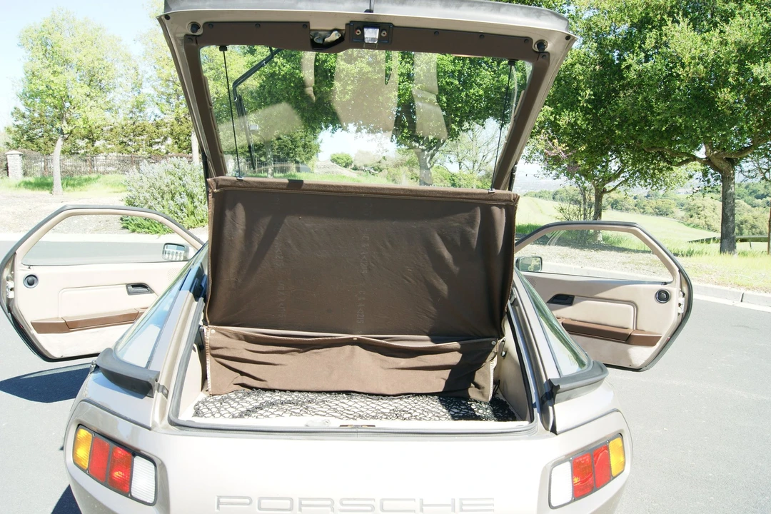 1983 Porsche 928 S - Image 13 of 16