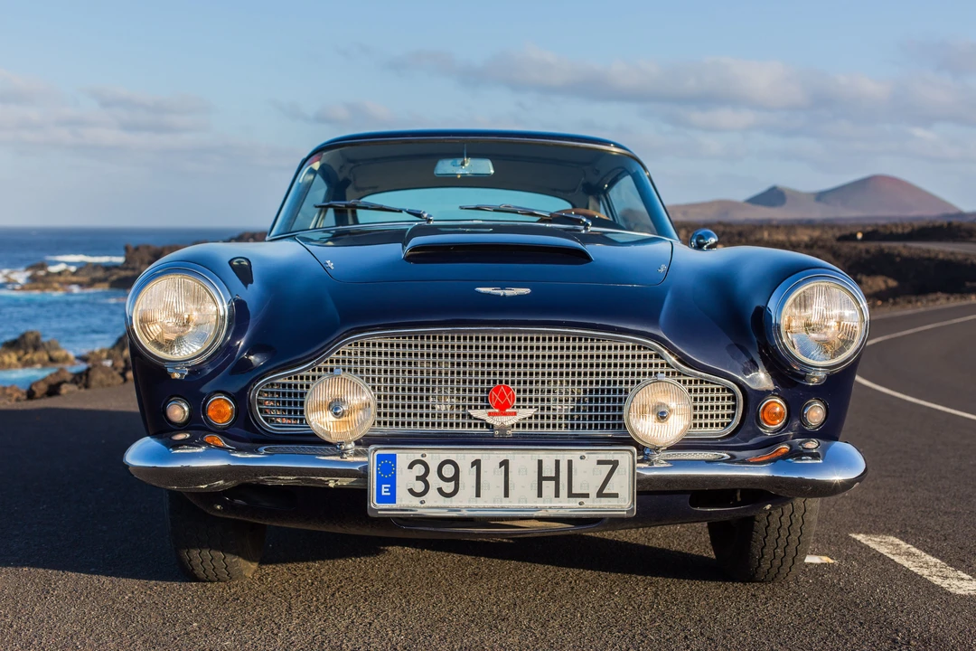 Aston Martin DB4 - Image 7 of 30