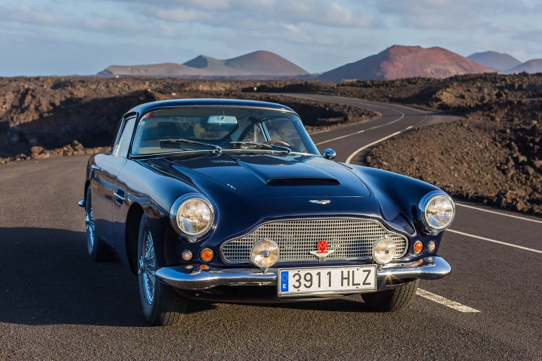 Aston Martin DB4 - Image 2 of 30