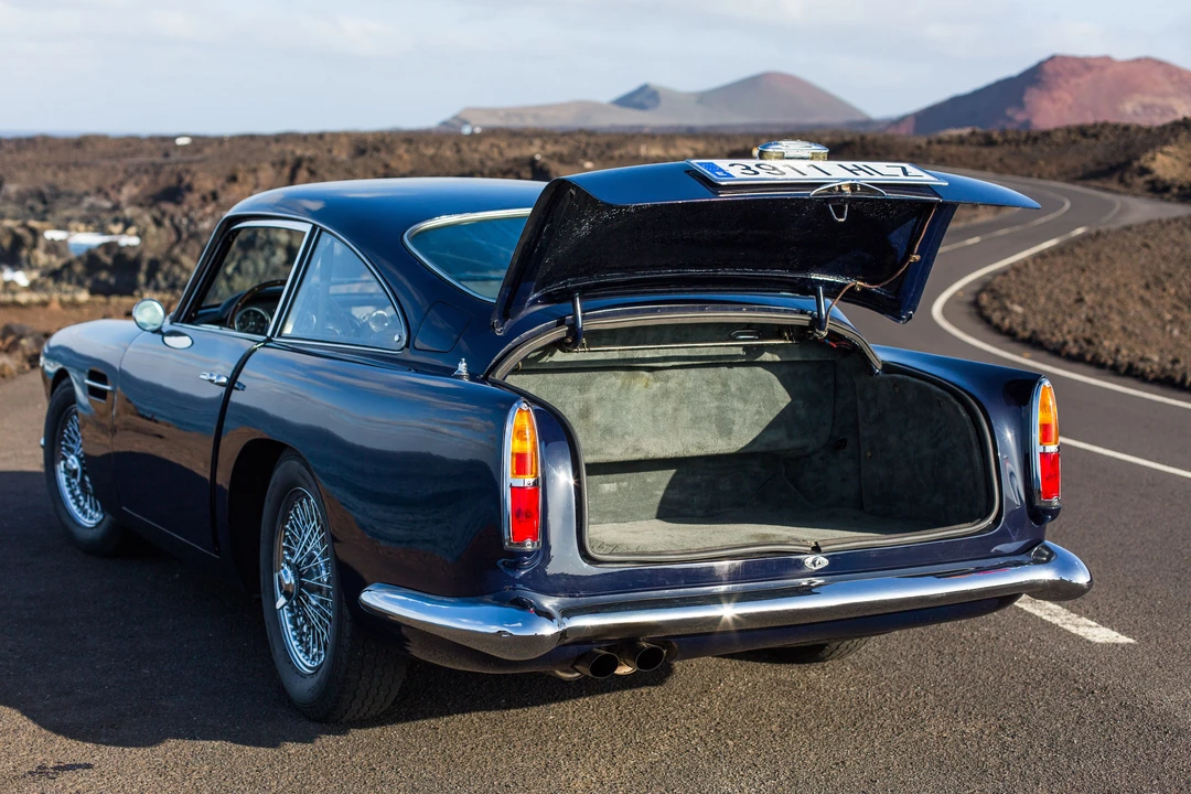 Aston Martin DB4 - Image 20 of 30