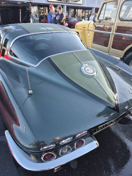 1965 Chevrolet Corvette C2 - Image 2 of 11