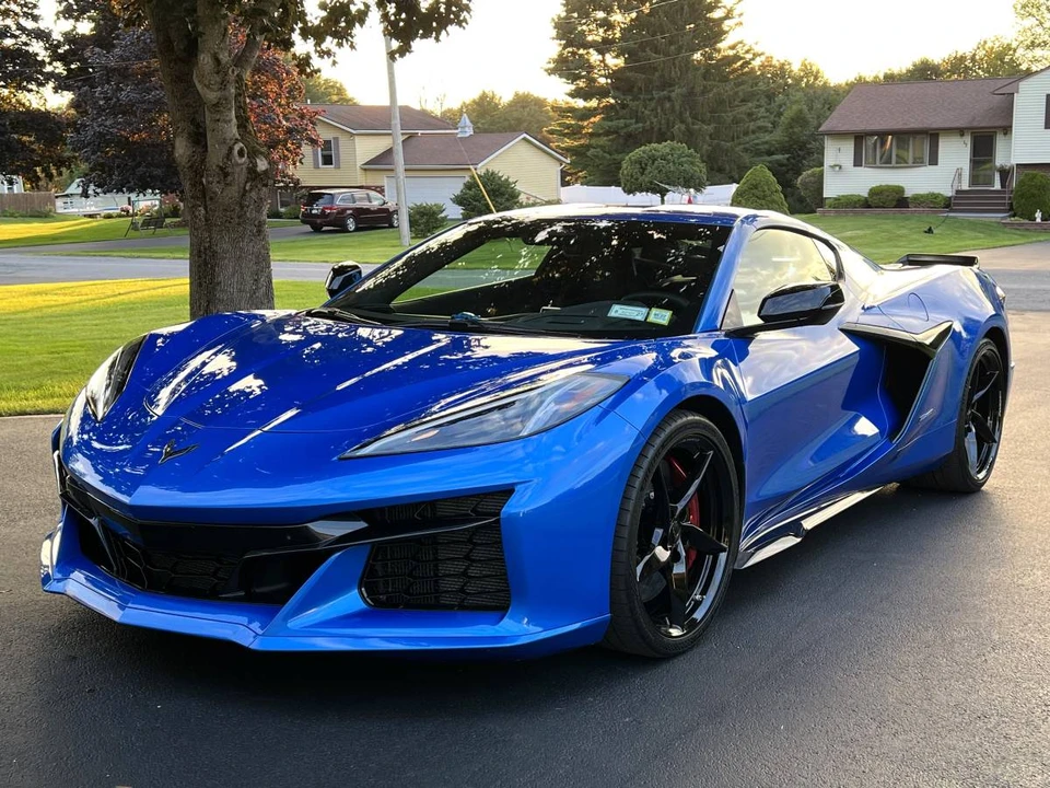 2025 Chevrolet Corvette C8 E-Ray - Image 2 of 14