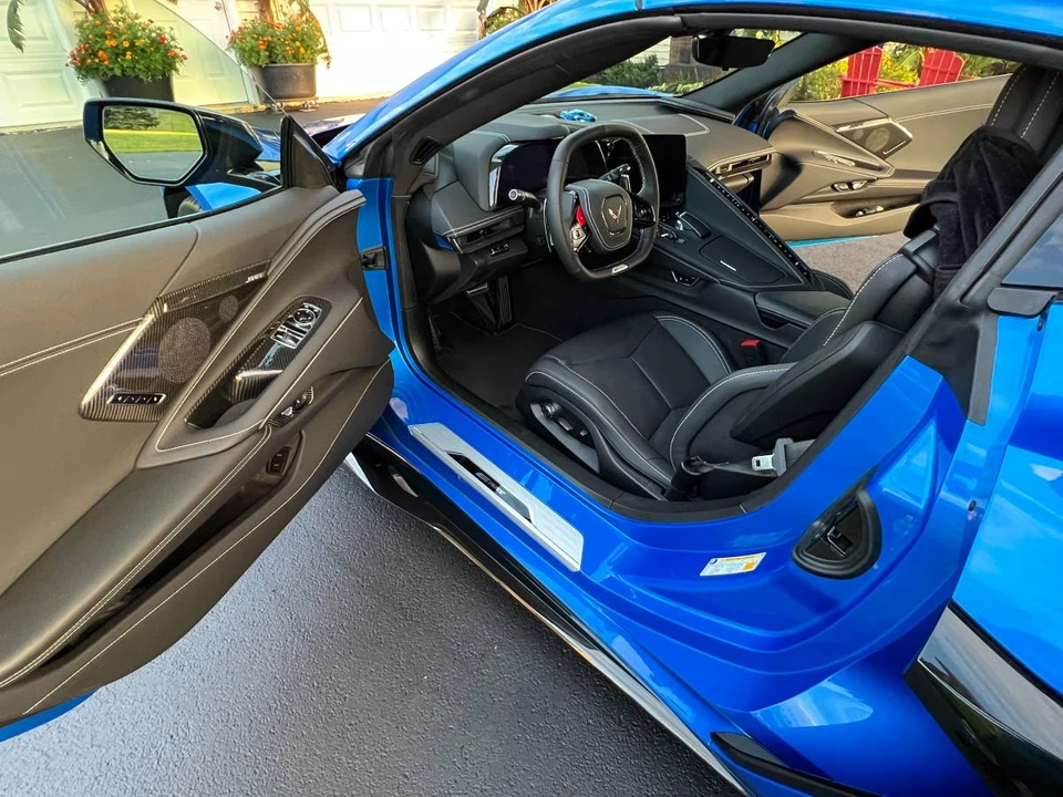 2025 Chevrolet Corvette C8 E-Ray - Image 9 of 14
