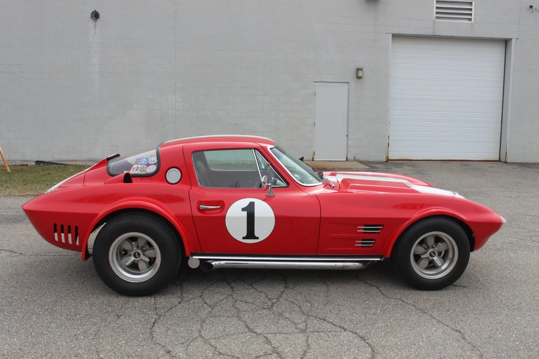 Chevrolet Corvette C2 - Image 9 of 31