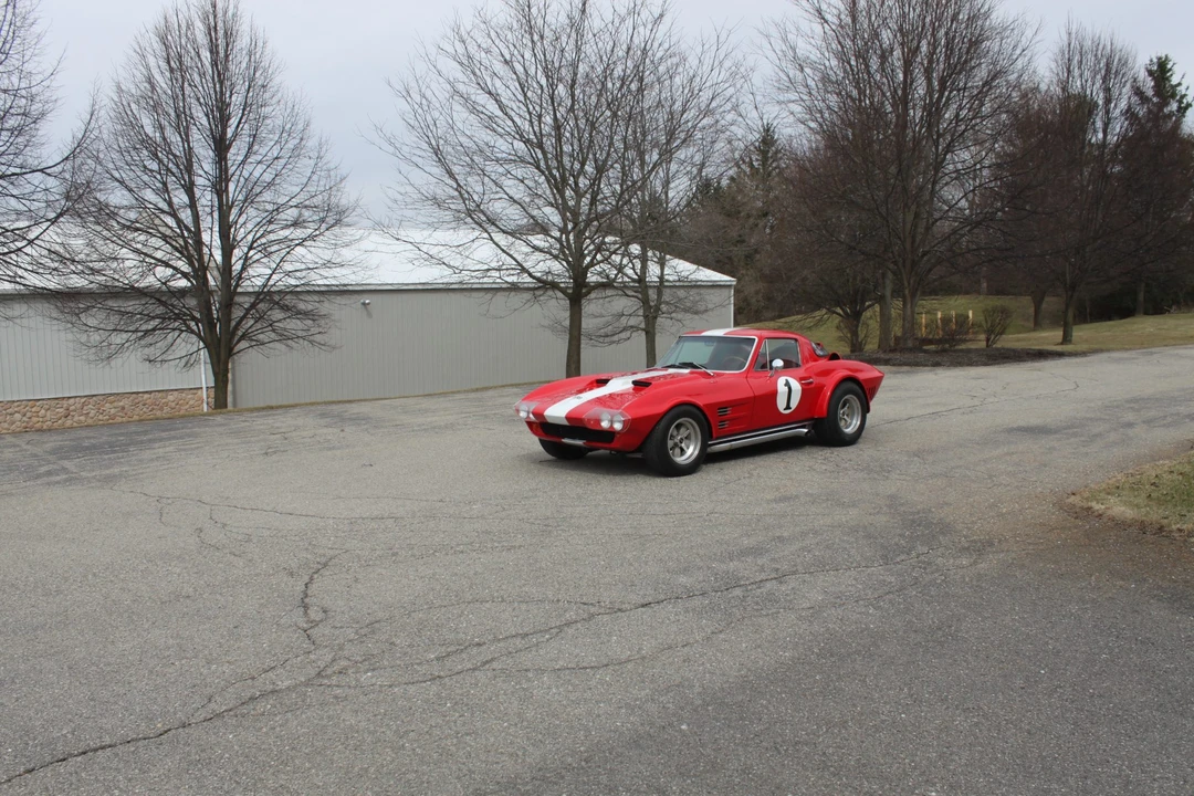 Chevrolet Corvette C2 - Image 2 of 31