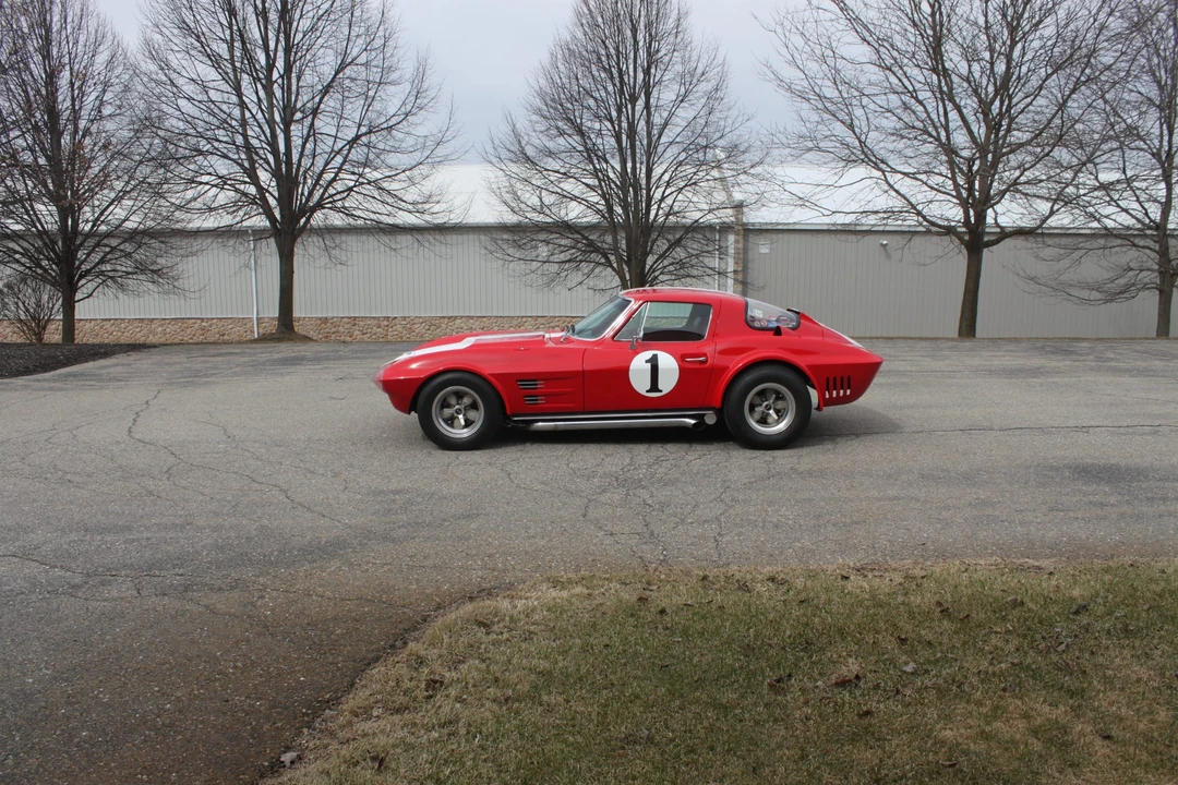Chevrolet Corvette C2 - Image 17 of 31