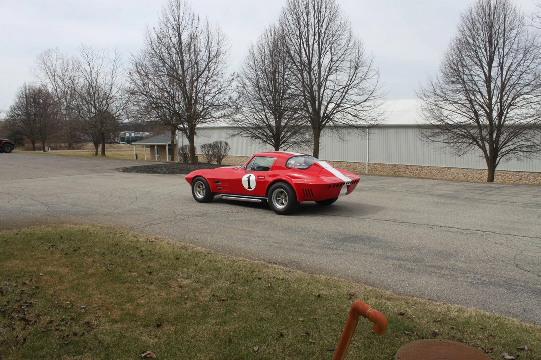 Chevrolet Corvette C2 - Image 15 of 31