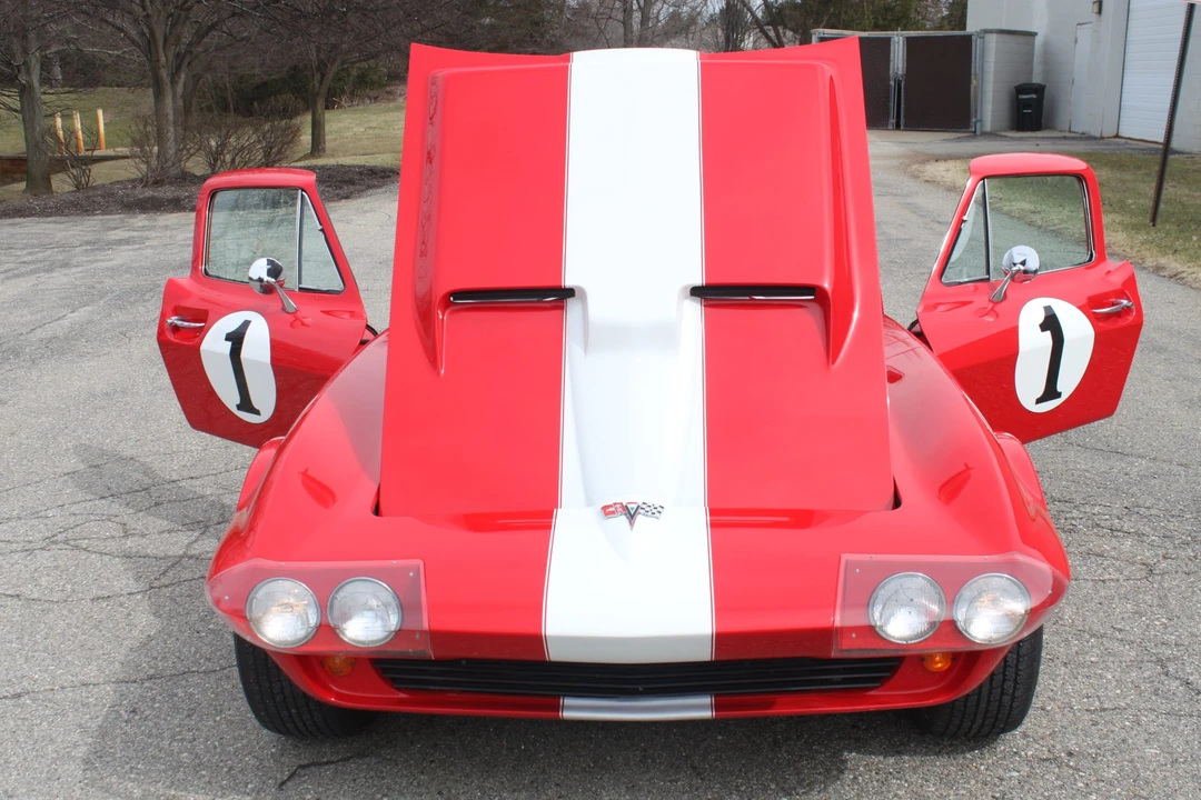 Chevrolet Corvette C2 - Image 19 of 31