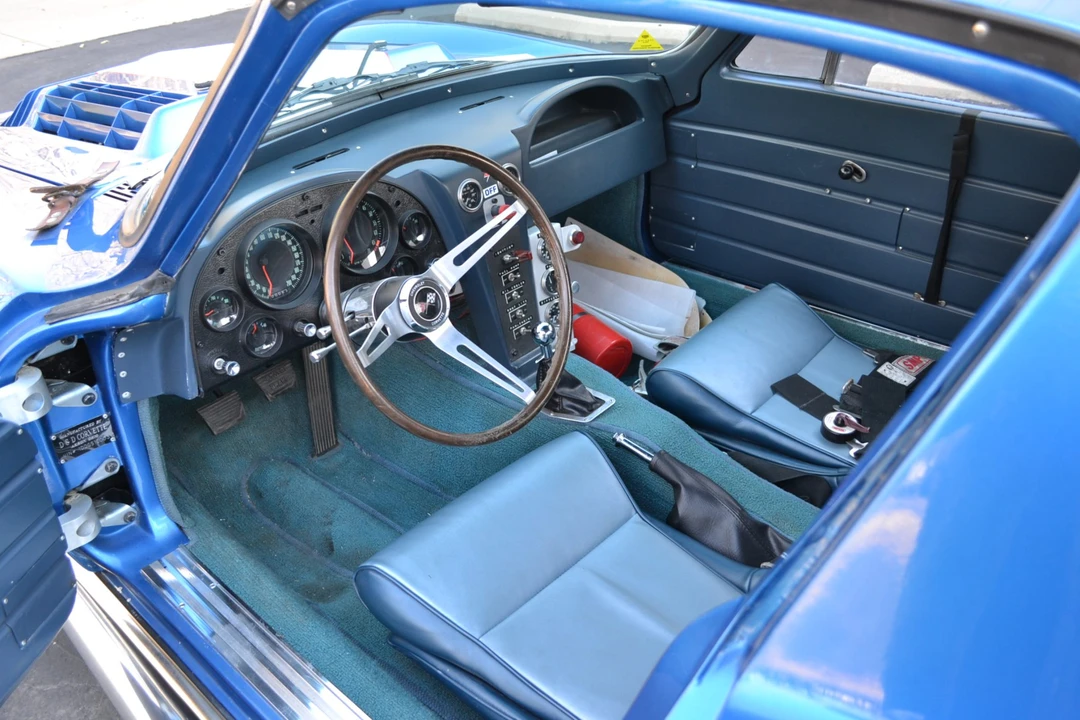 Chevrolet Corvette C2 - Image 28 of 31