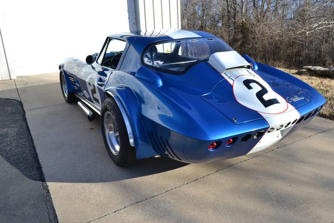 Chevrolet Corvette C2 - Image 12 of 31