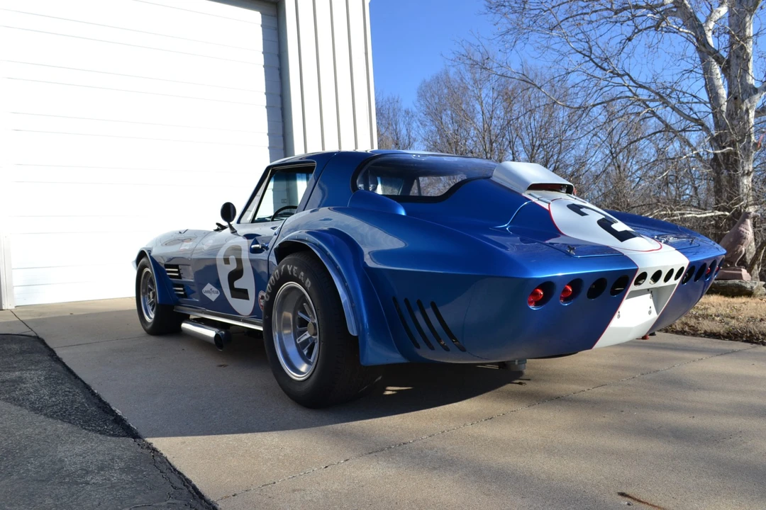 Chevrolet Corvette C2 - Image 14 of 31