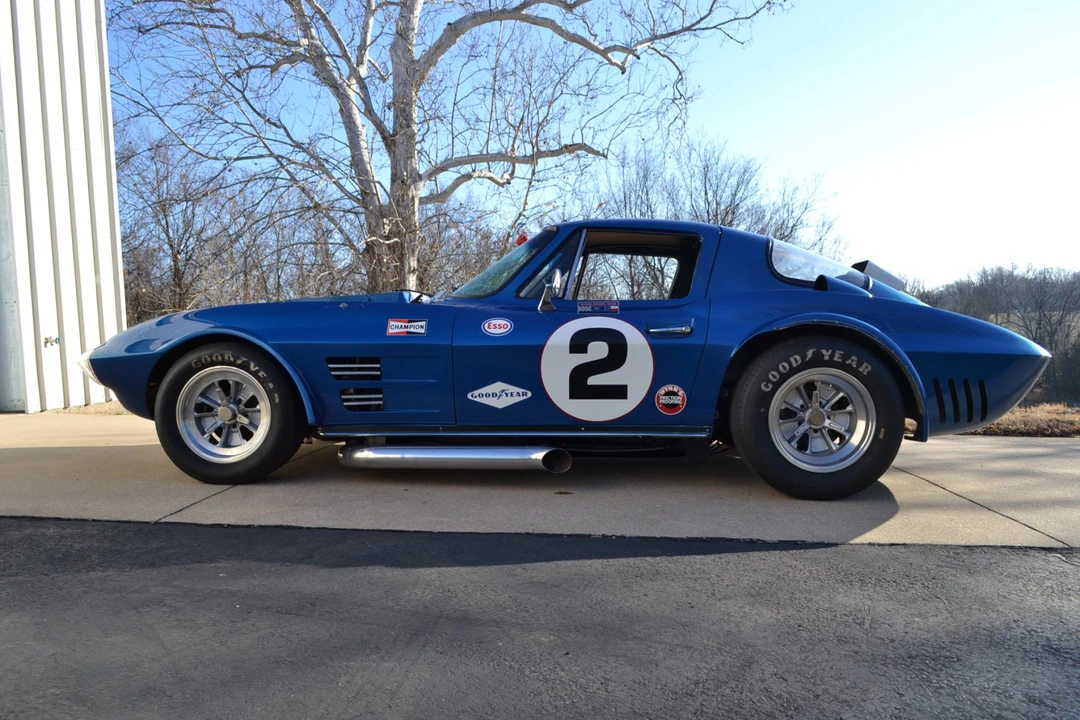 Chevrolet Corvette C2 - Image 15 of 31